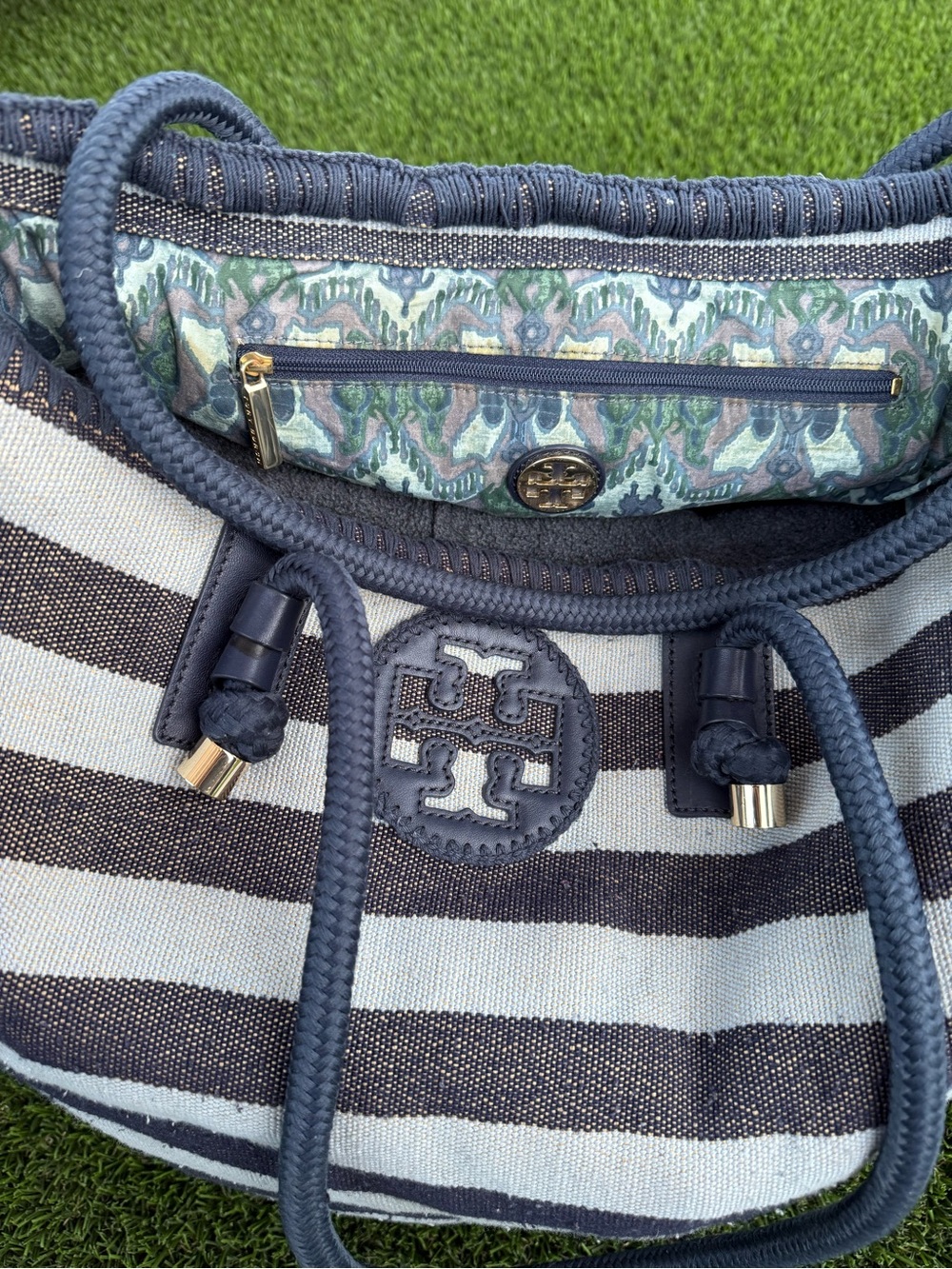 Tory Burch Vintage Navy & Light Blue Striped Canvas Tote with Logo Patch - Beach - Picture 3 of 13
